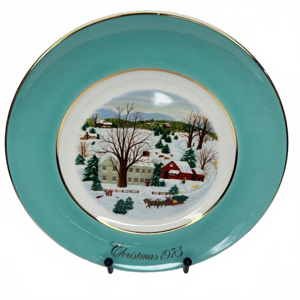 Vintage Avon 1973 Christmas Plate‎ Series First Edition "Christmas on the Farm"